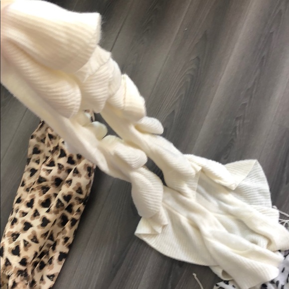 Bundle of 5 cream and leopard print scarves - Picture 7 of 9